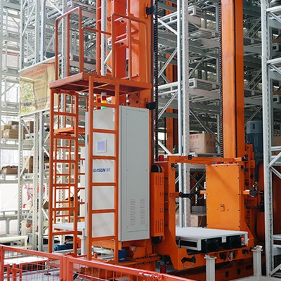 為倉庫選擇叉車還是堆垛機(jī)？各自優(yōu)缺點(diǎn)